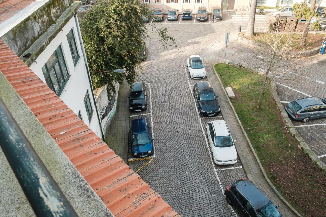Apartment With Balcony In The Square Porto Eksteriør bilde
