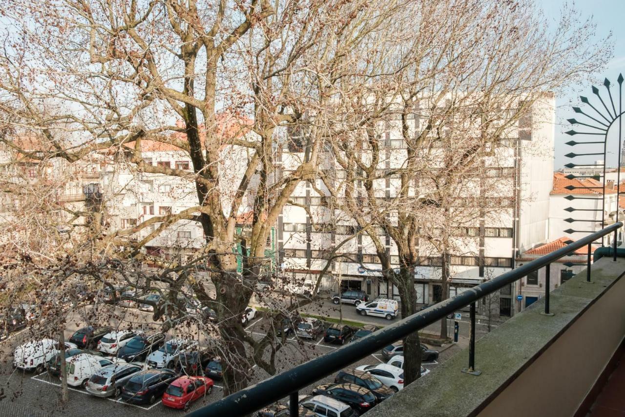 Apartment With Balcony In The Square Porto Eksteriør bilde