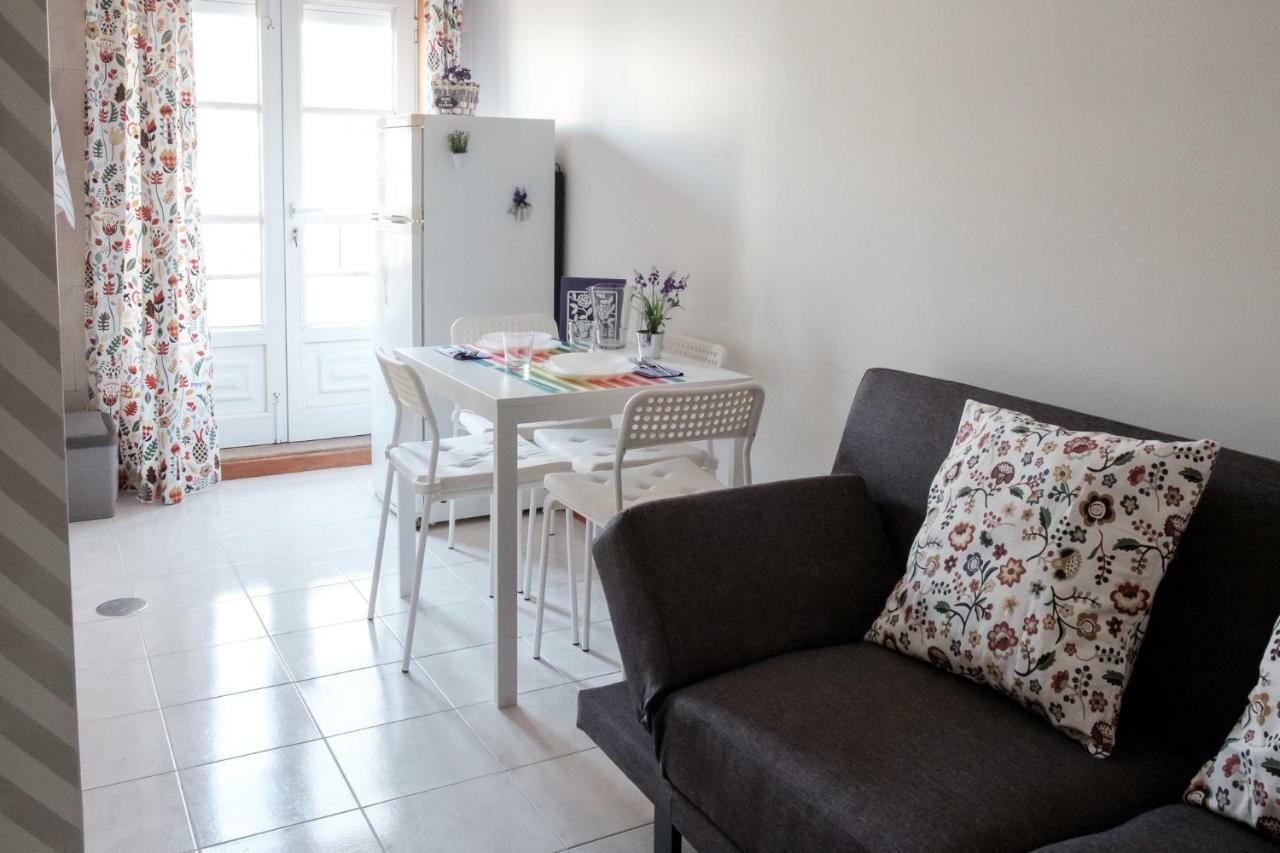 Apartment With Balcony In The Square Porto Eksteriør bilde